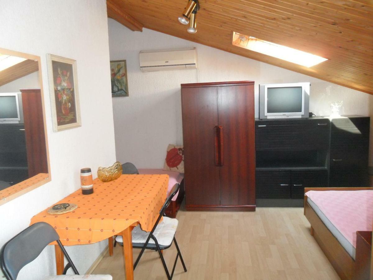 Apartments Simpa Njivice Extérieur photo