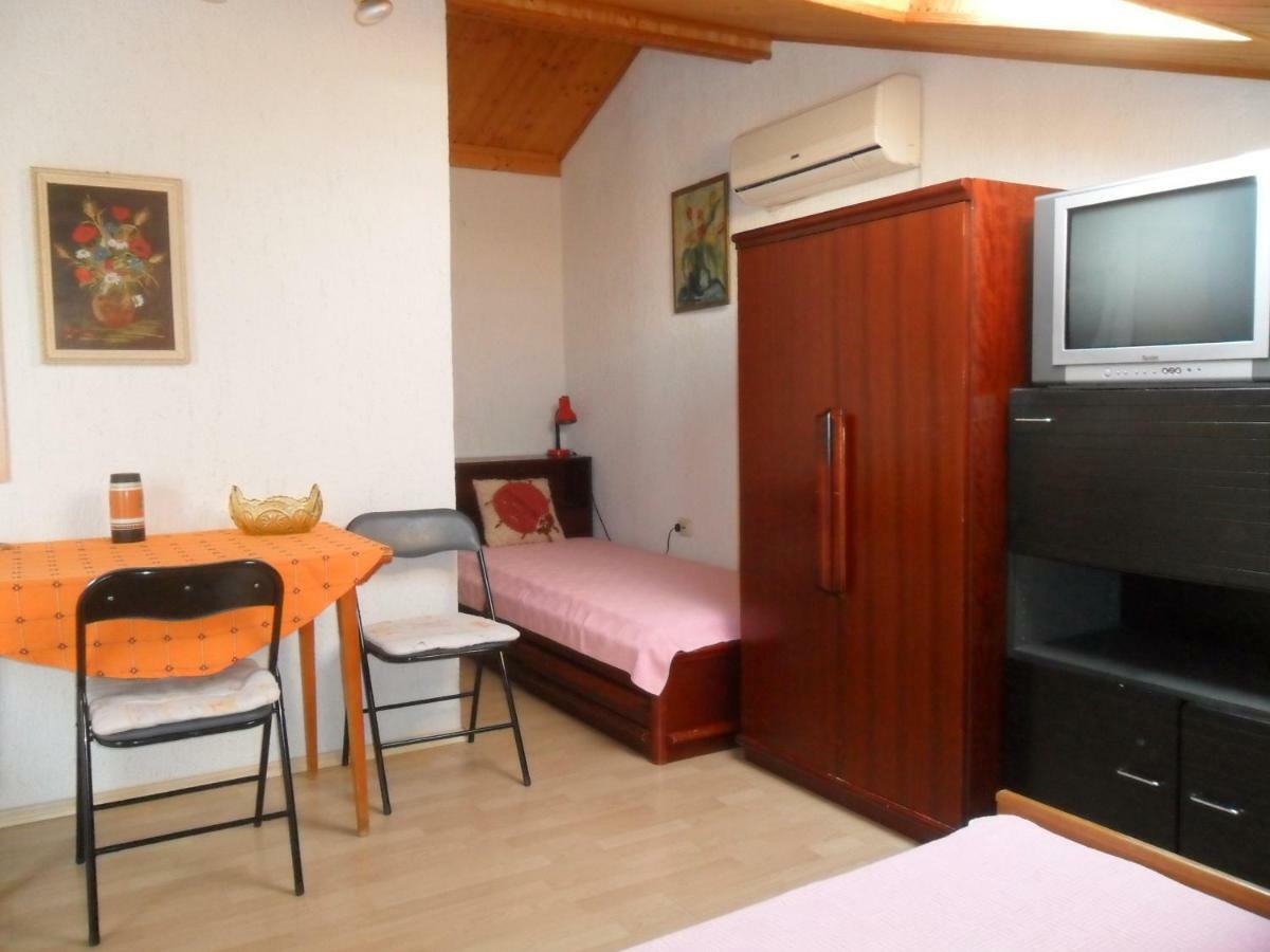 Apartments Simpa Njivice Extérieur photo